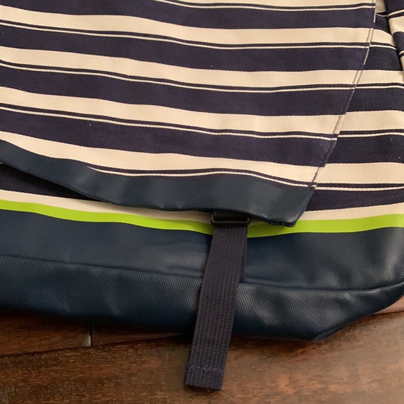 Timberland Navy and white Striped Messenger Computer Bag Like NEW with green - Picture 3 of 10